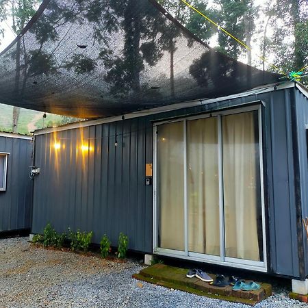 Tanah Merah Glamping Village 쿠알라캉사르 외부 사진