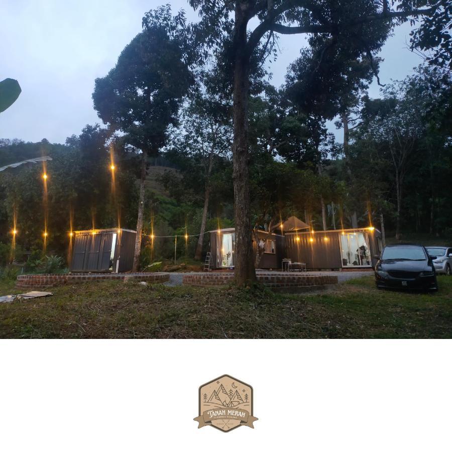 Tanah Merah Glamping Village 쿠알라캉사르 외부 사진