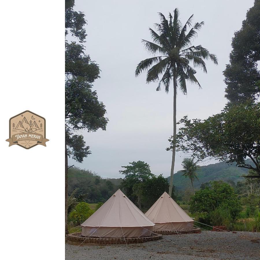Tanah Merah Glamping Village 쿠알라캉사르 외부 사진