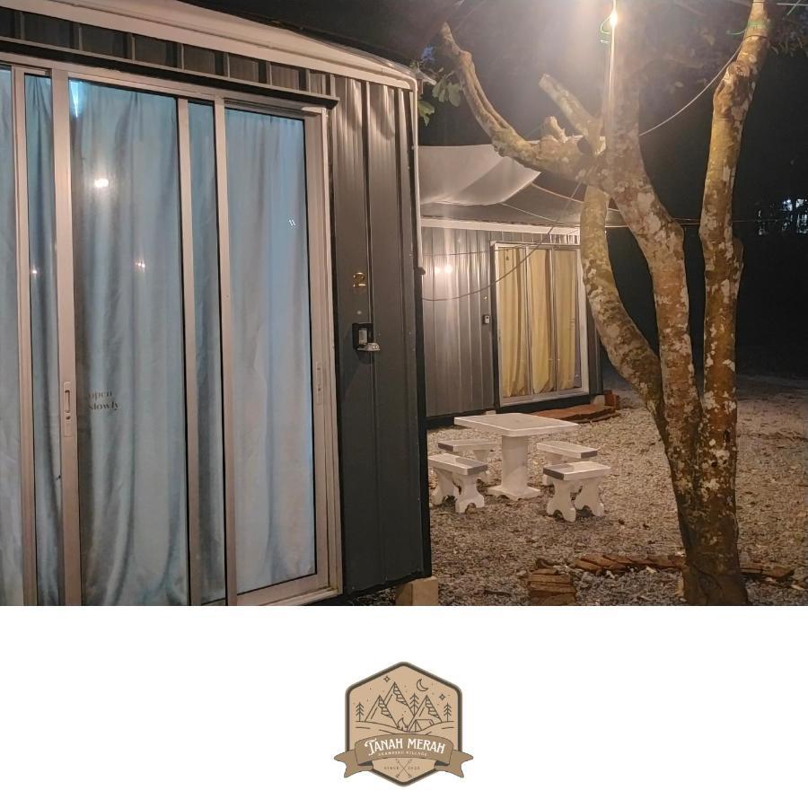 Tanah Merah Glamping Village 쿠알라캉사르 외부 사진