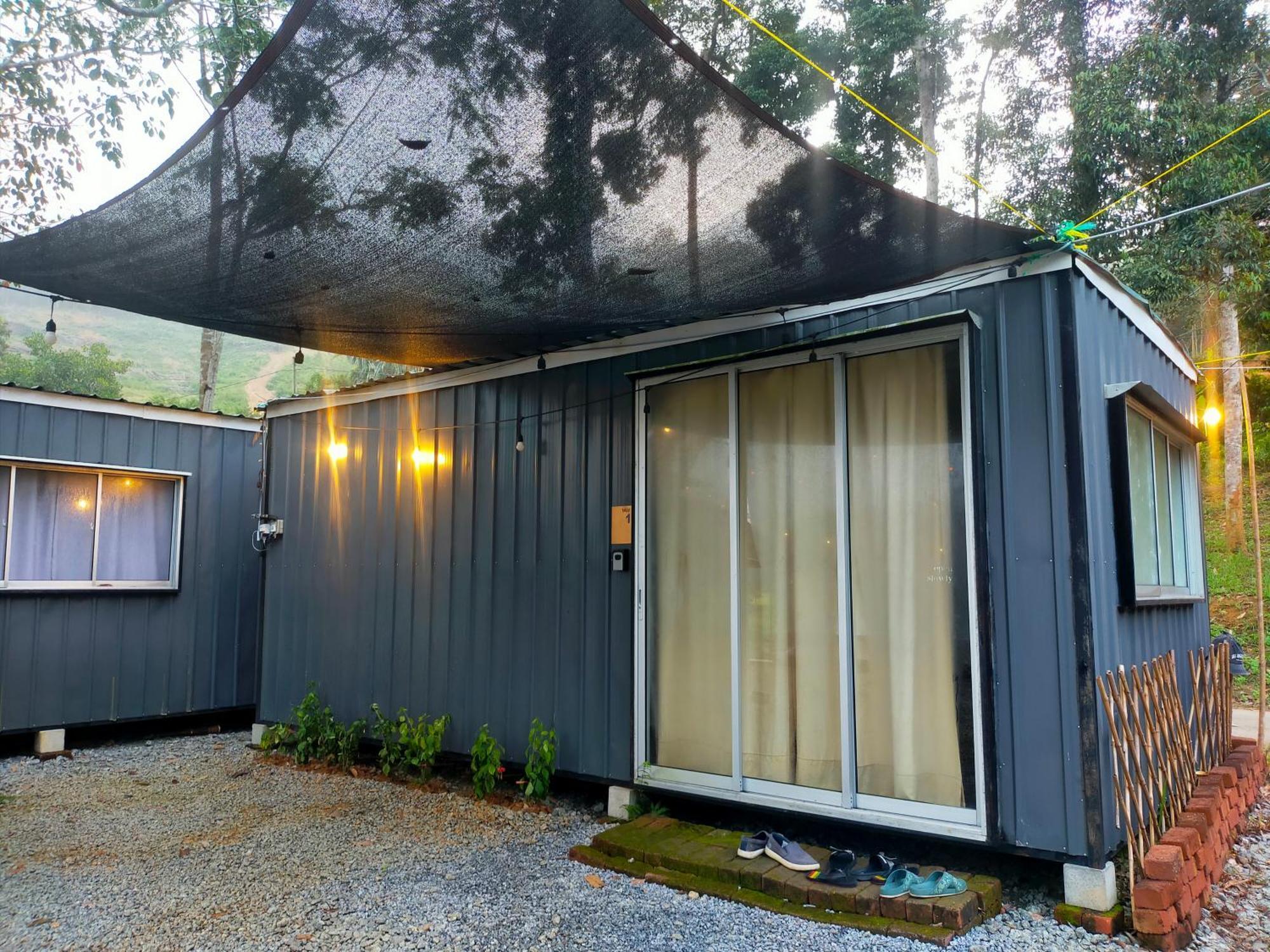 Tanah Merah Glamping Village 쿠알라캉사르 외부 사진