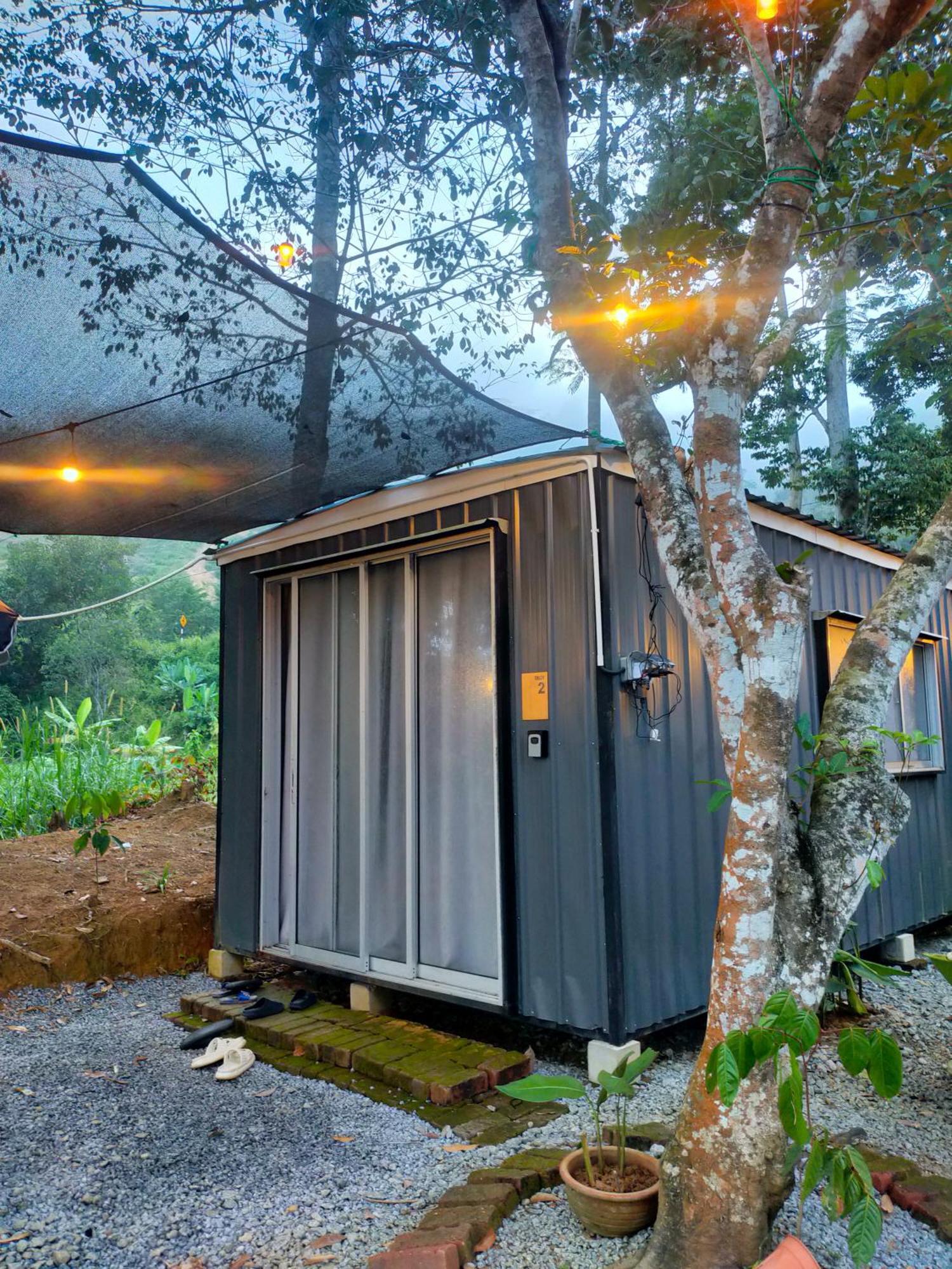 Tanah Merah Glamping Village 쿠알라캉사르 외부 사진