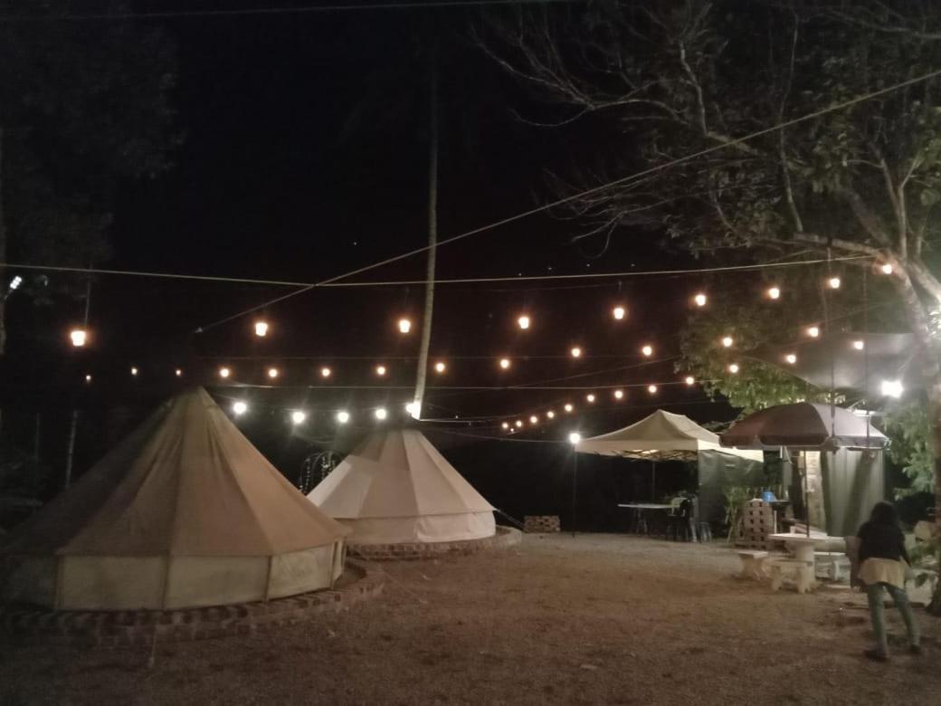 Tanah Merah Glamping Village 쿠알라캉사르 외부 사진