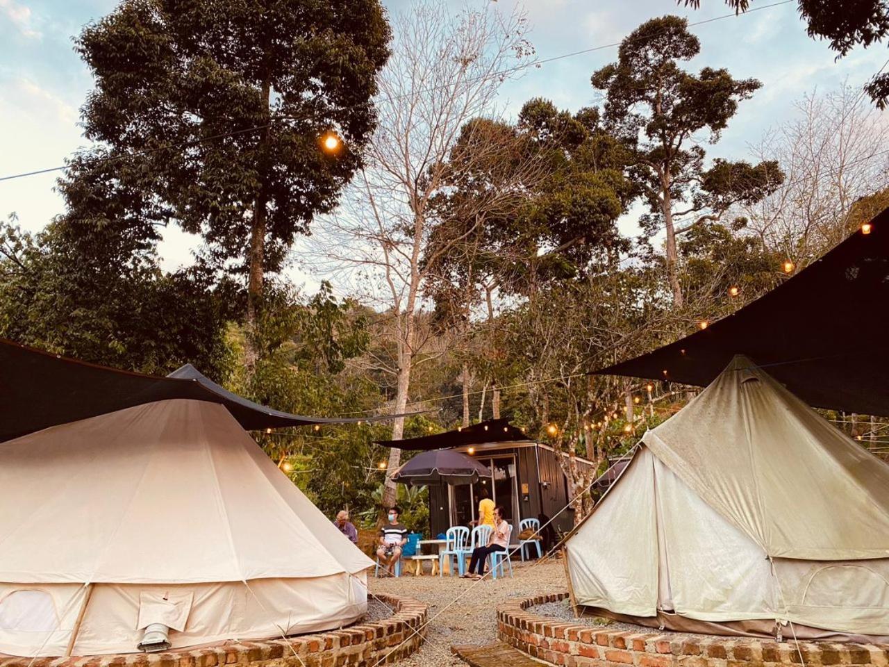 Tanah Merah Glamping Village 쿠알라캉사르 외부 사진