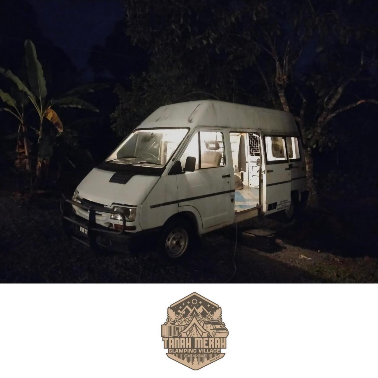 Tanah Merah Glamping Village 쿠알라캉사르 외부 사진